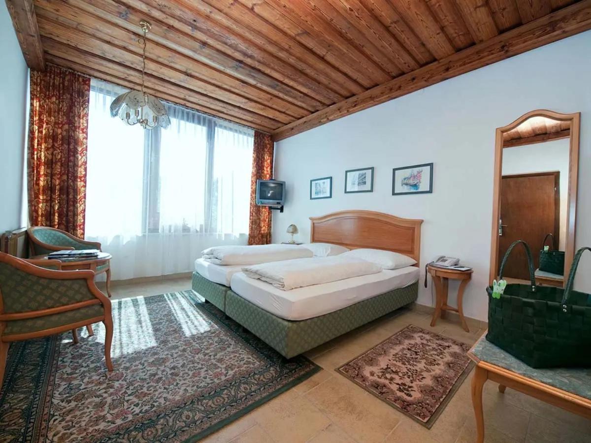 Gartenhotel & Weingut Pfeffel Duernstein Room photo