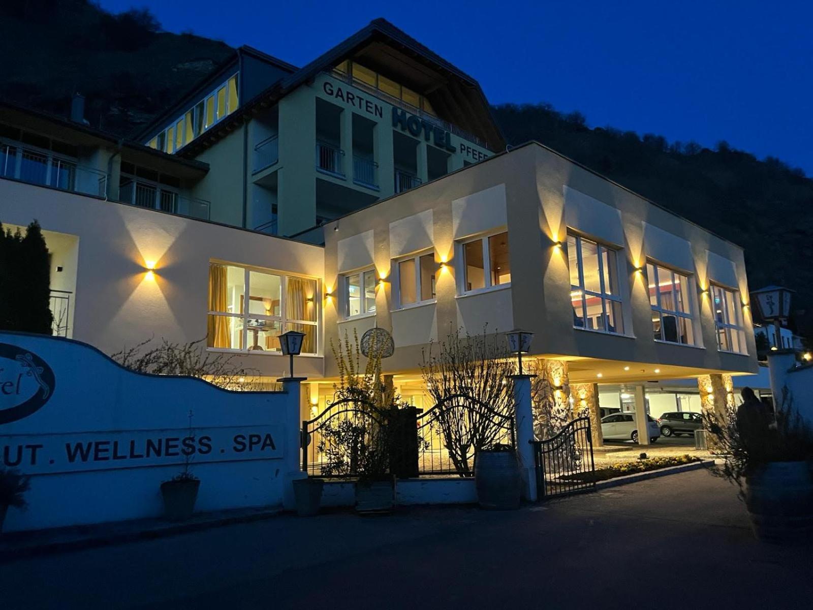 Gartenhotel & Weingut Pfeffel Duernstein Exterior photo