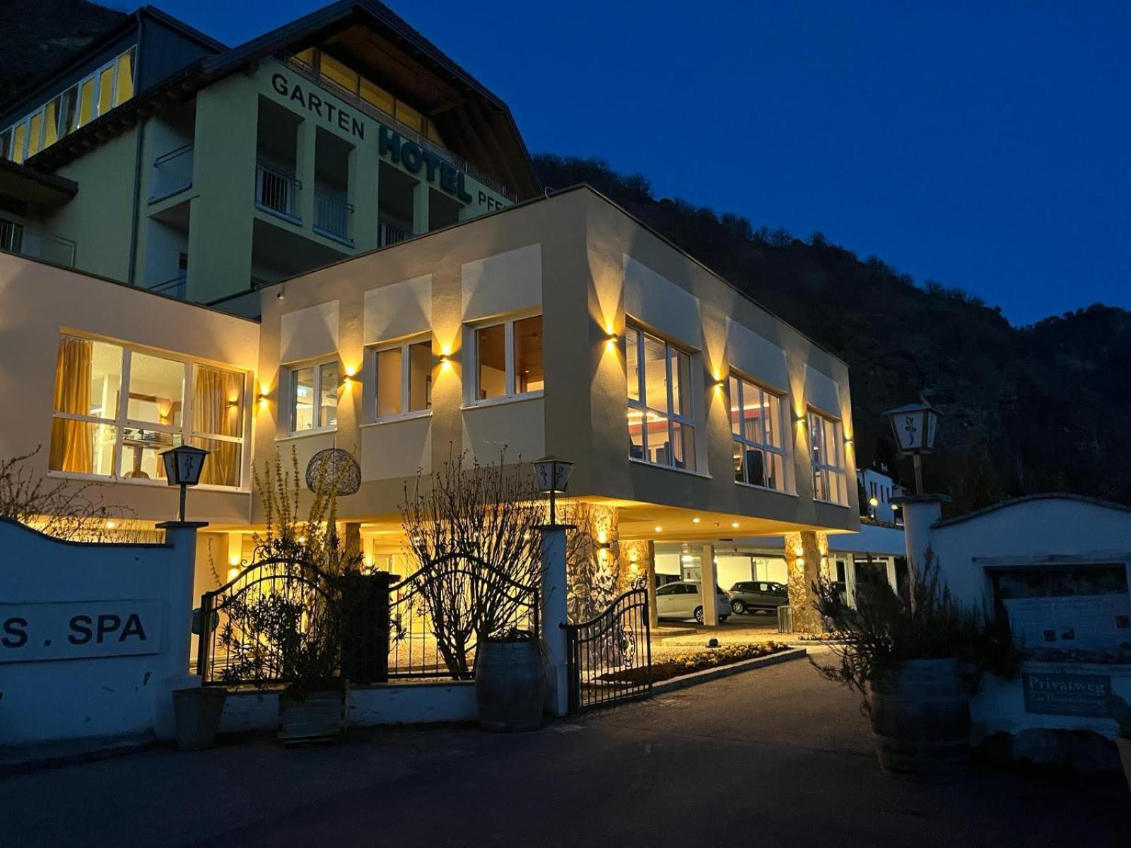 Gartenhotel & Weingut Pfeffel Duernstein Exterior photo