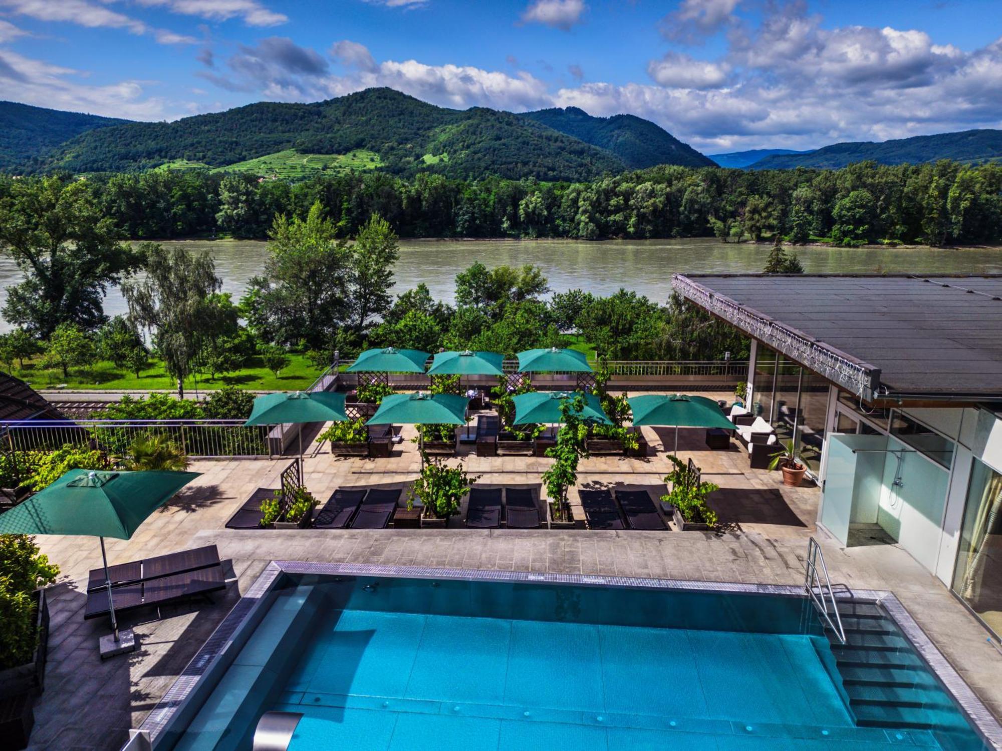 Gartenhotel & Weingut Pfeffel Duernstein Exterior photo
