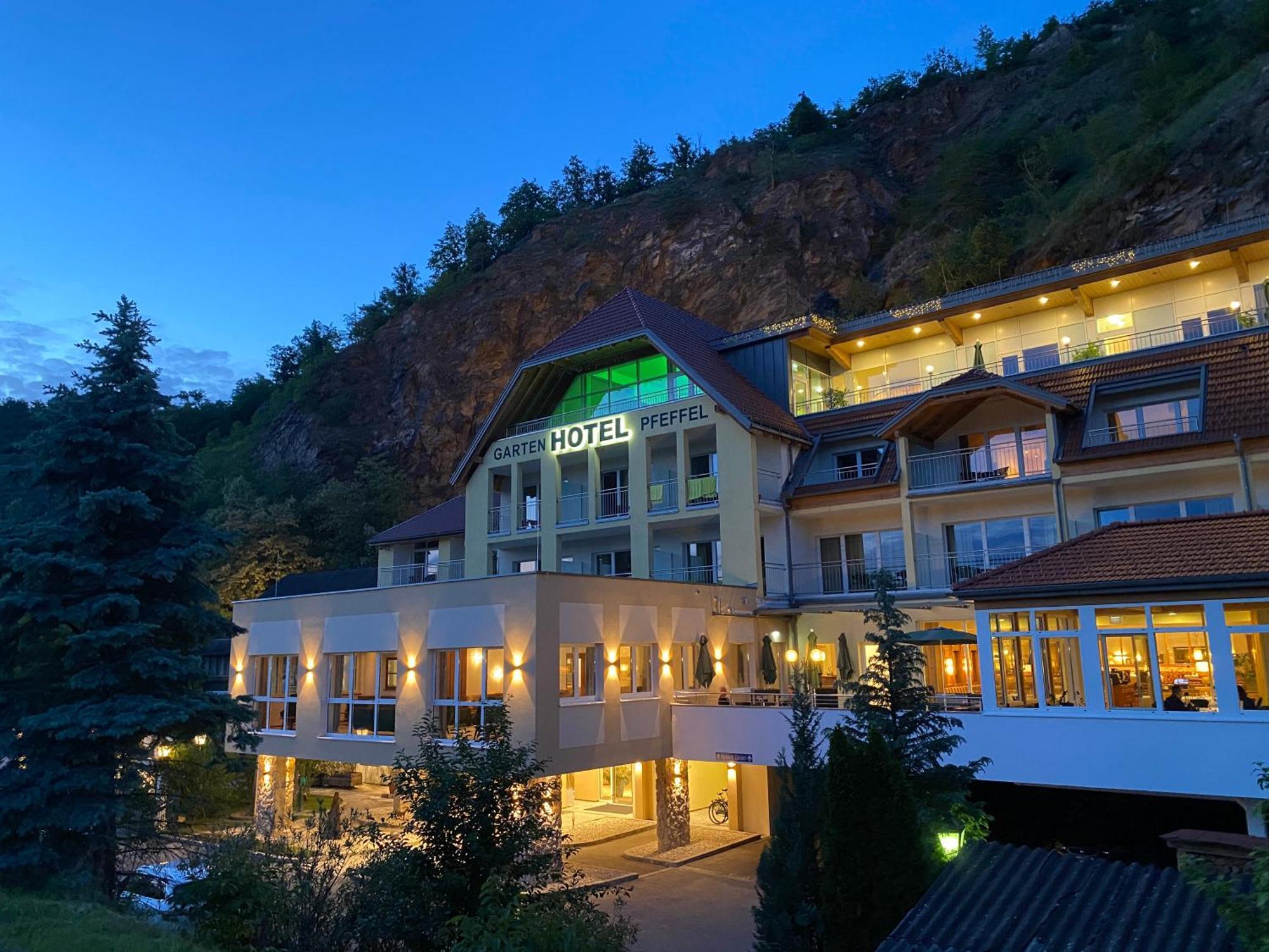 Gartenhotel & Weingut Pfeffel Duernstein Exterior photo
