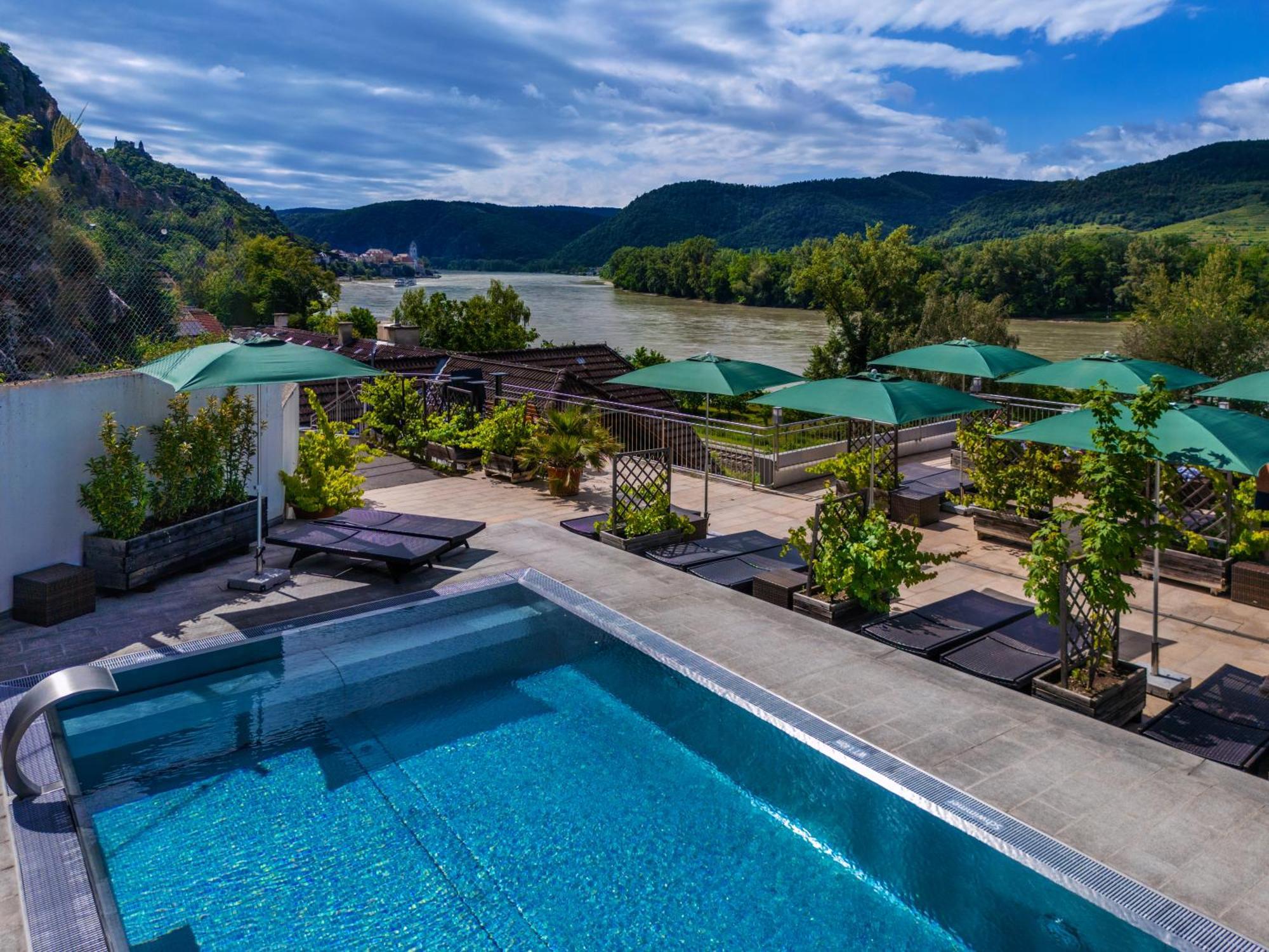 Gartenhotel & Weingut Pfeffel Duernstein Exterior photo