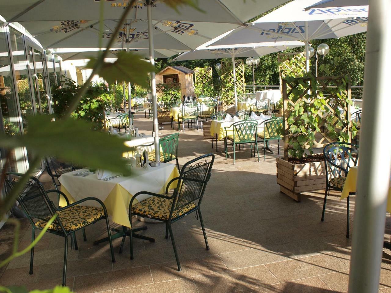 Gartenhotel & Weingut Pfeffel Duernstein Exterior photo
